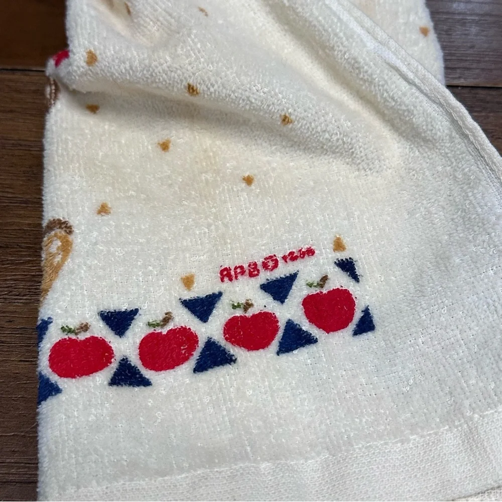 Vintage‎ Handmade Crochet Kitchen Towel Teddy Bear Apples Red White 90’s vibe